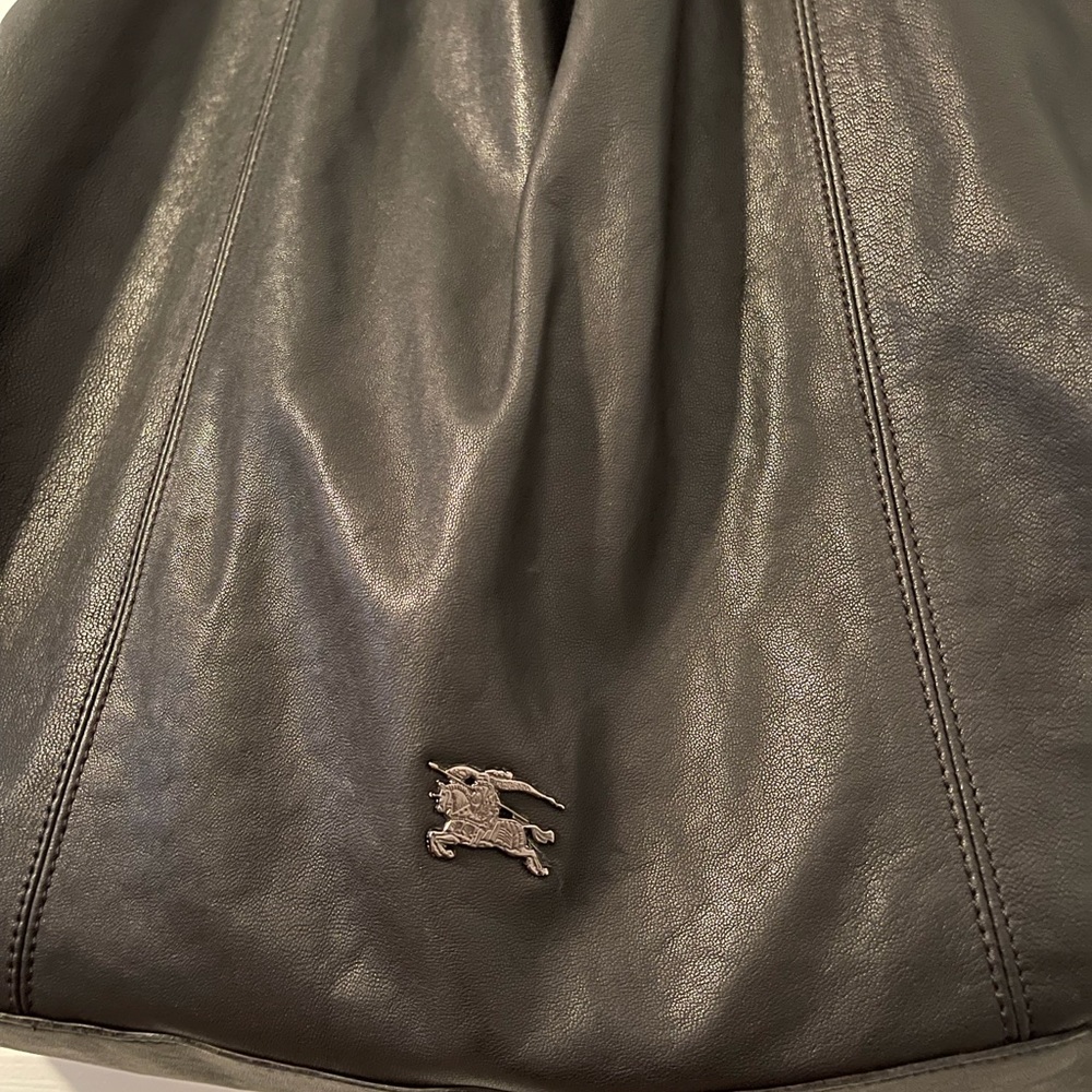 Authentic Burberry tote with dust bag. Like new condition. - Picture 6 of 15